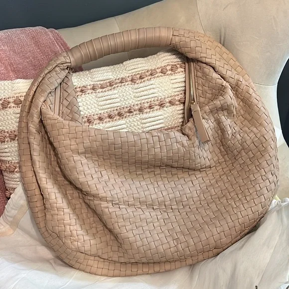 ❌SOLD❌ NWT Cleobella Woven Hobo Bag - Picture 3 of 3